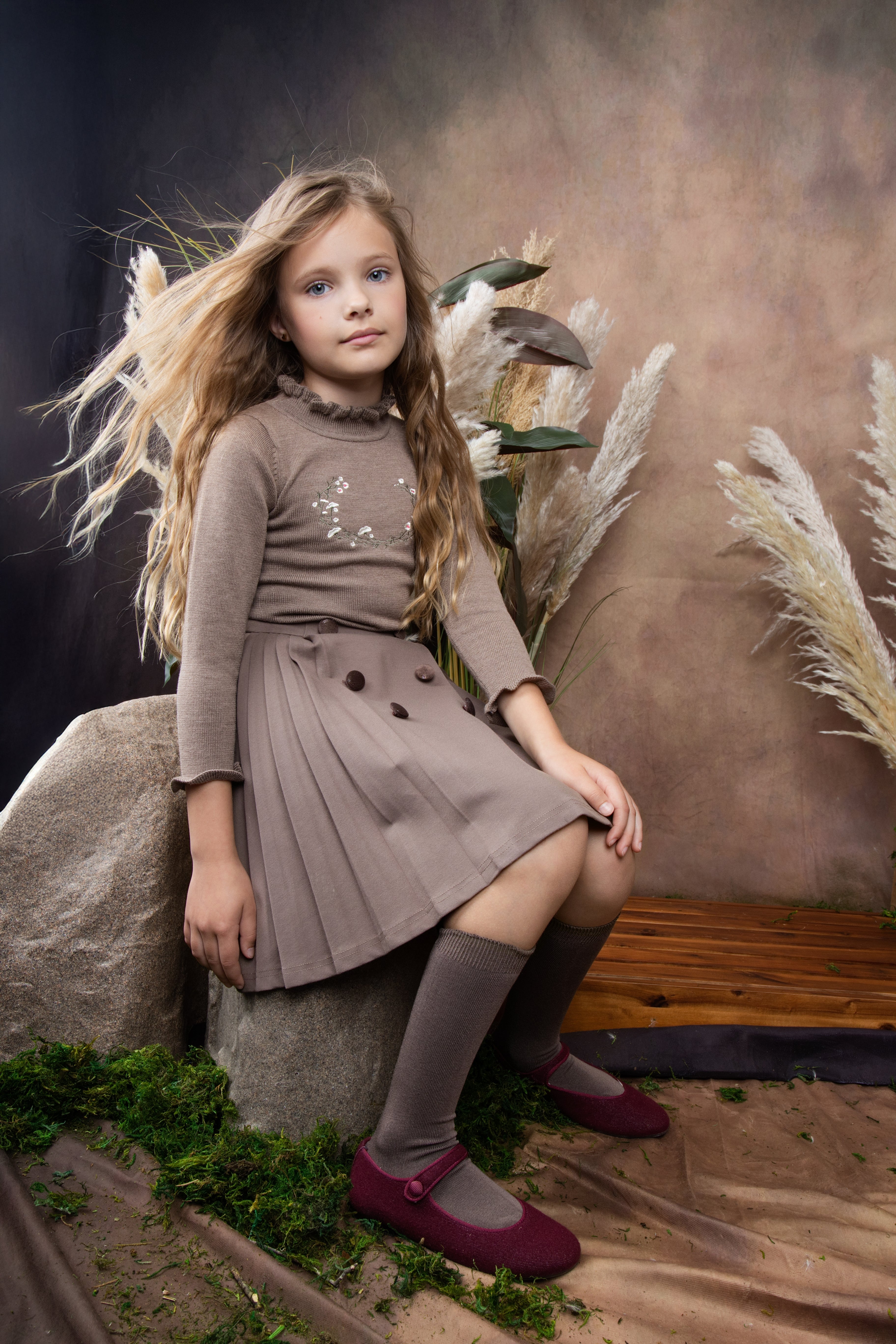 Belati Crest embroidered neck ribbon mocha shell