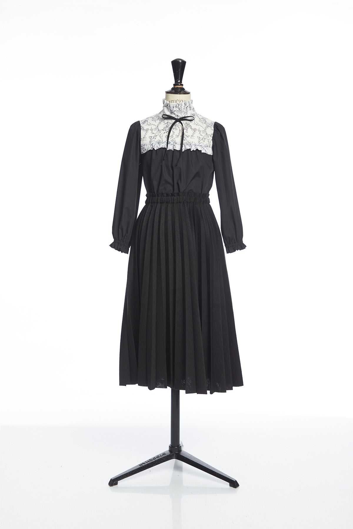 Venera Arapu Java bloom black skirt