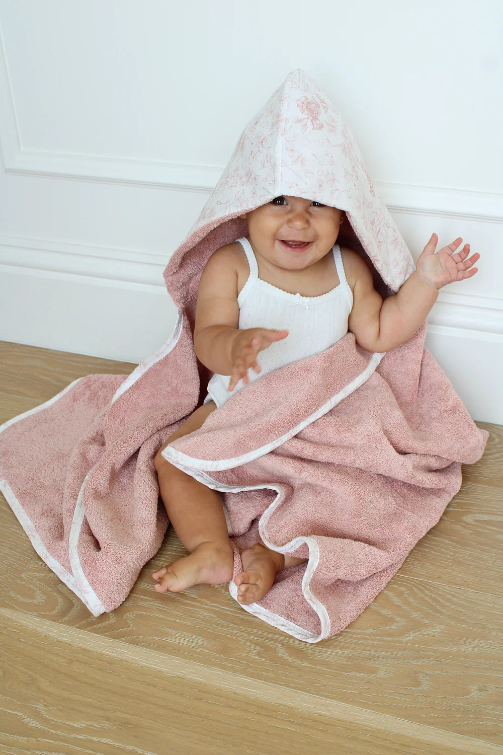 Little Threads Rose toile hooded bath towel