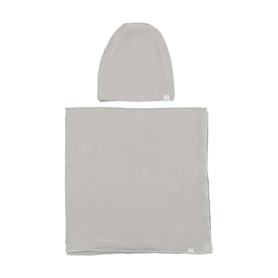 Bamboo pale blue swaddle + beanie by Lilette
