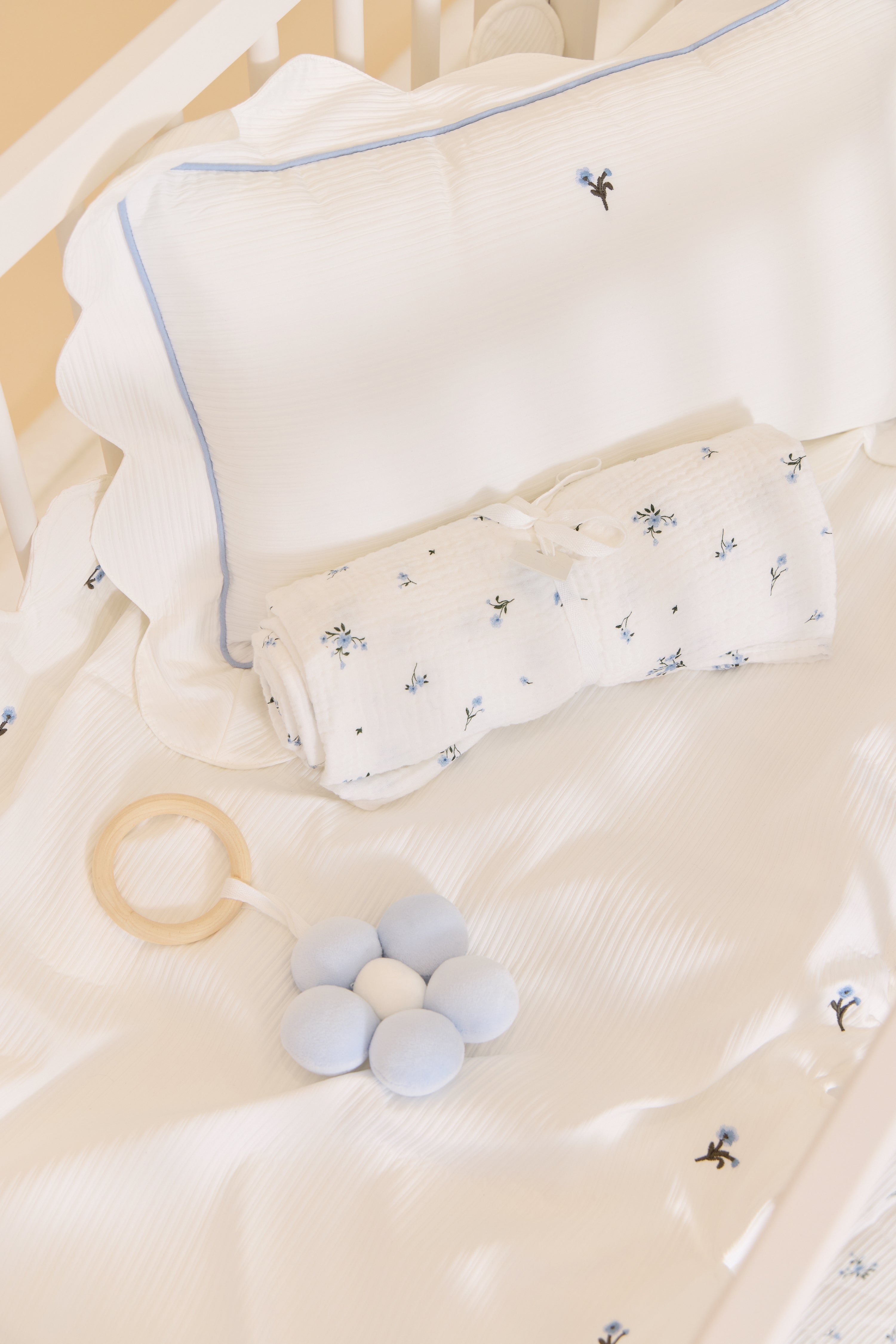 Kipp Baby Lil blooms blue swaddle
