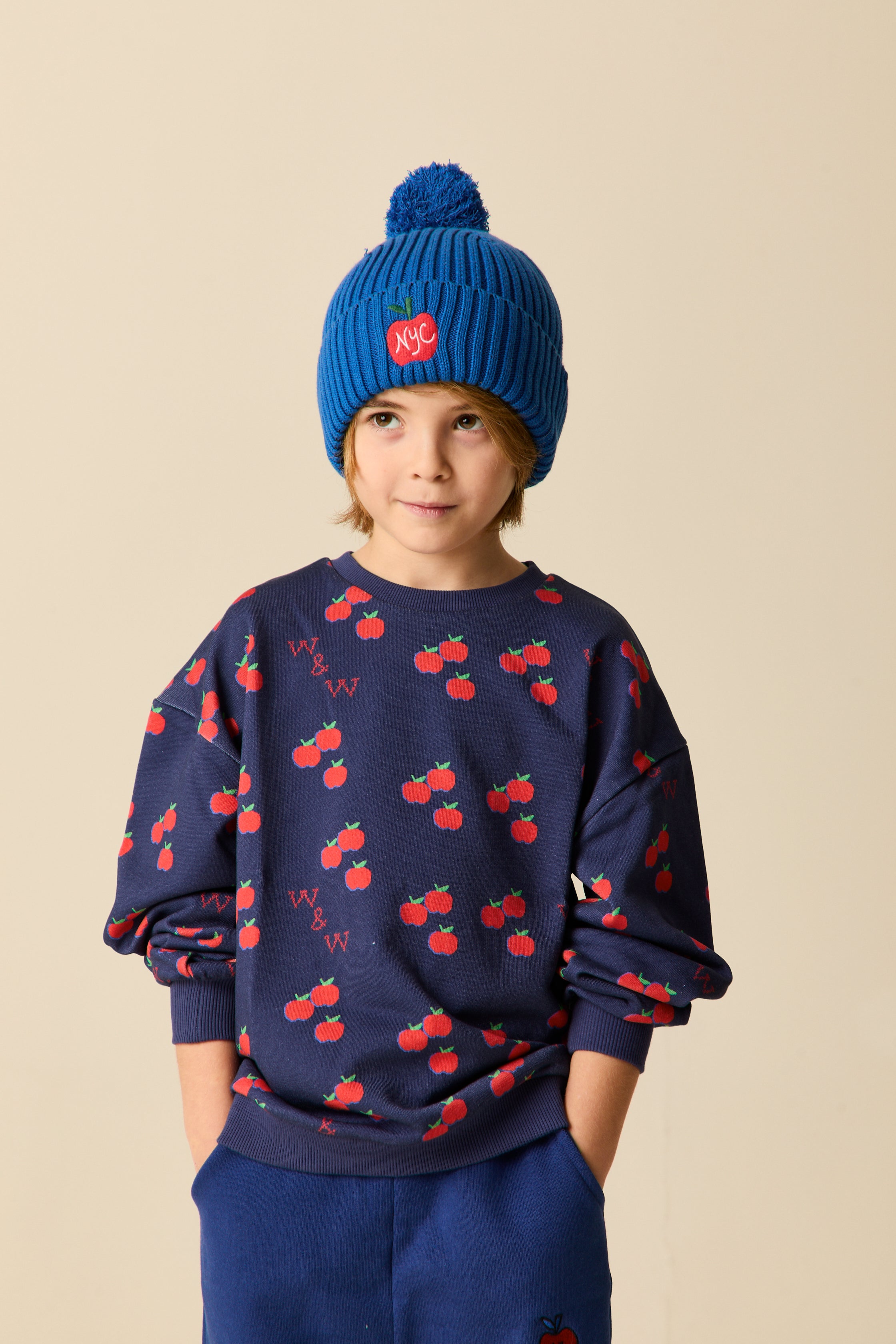 Wander & Wonder Apple navy sweatshirt