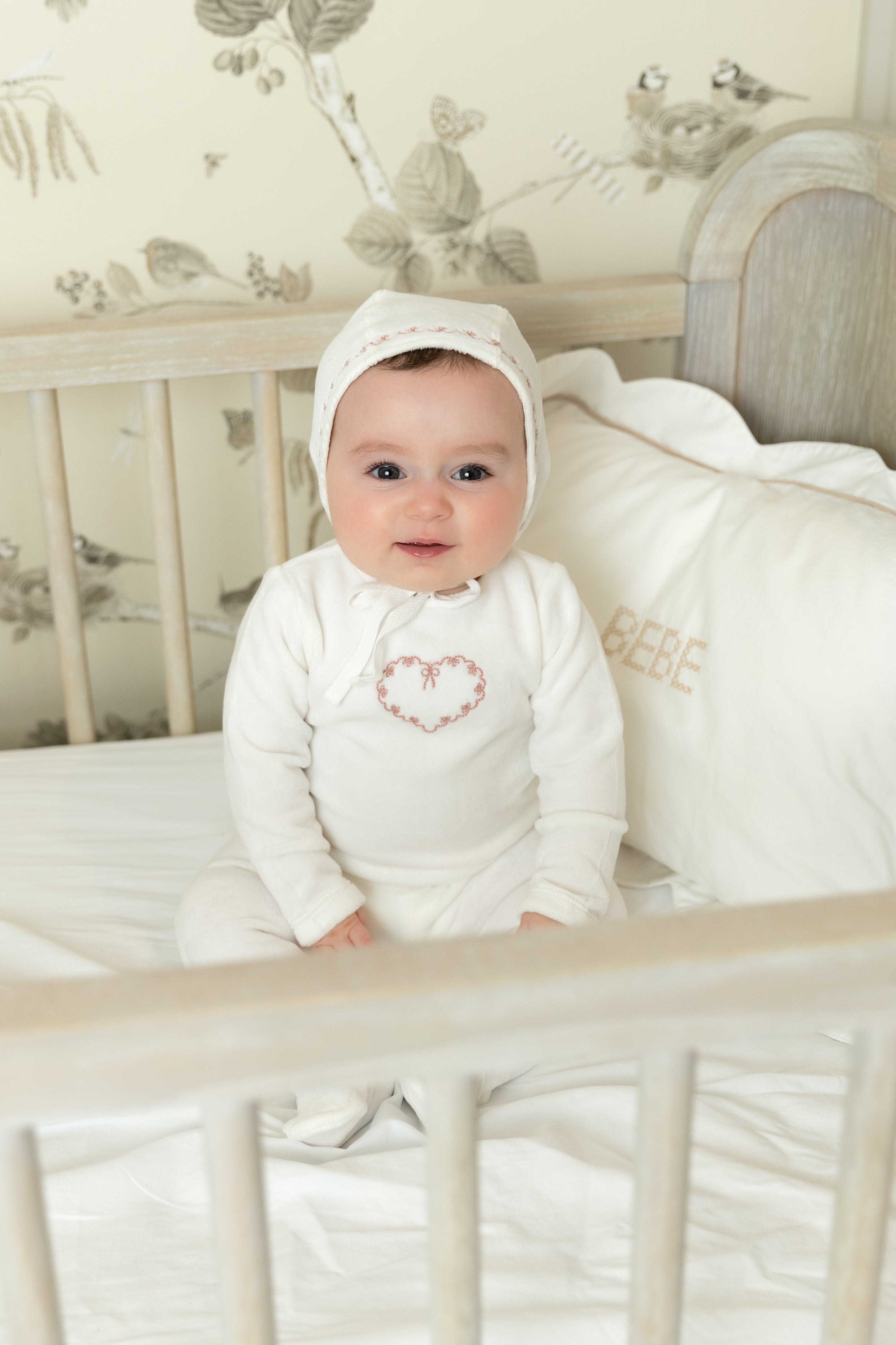 Bee & Dee Lovely loops heart footie + bonnet