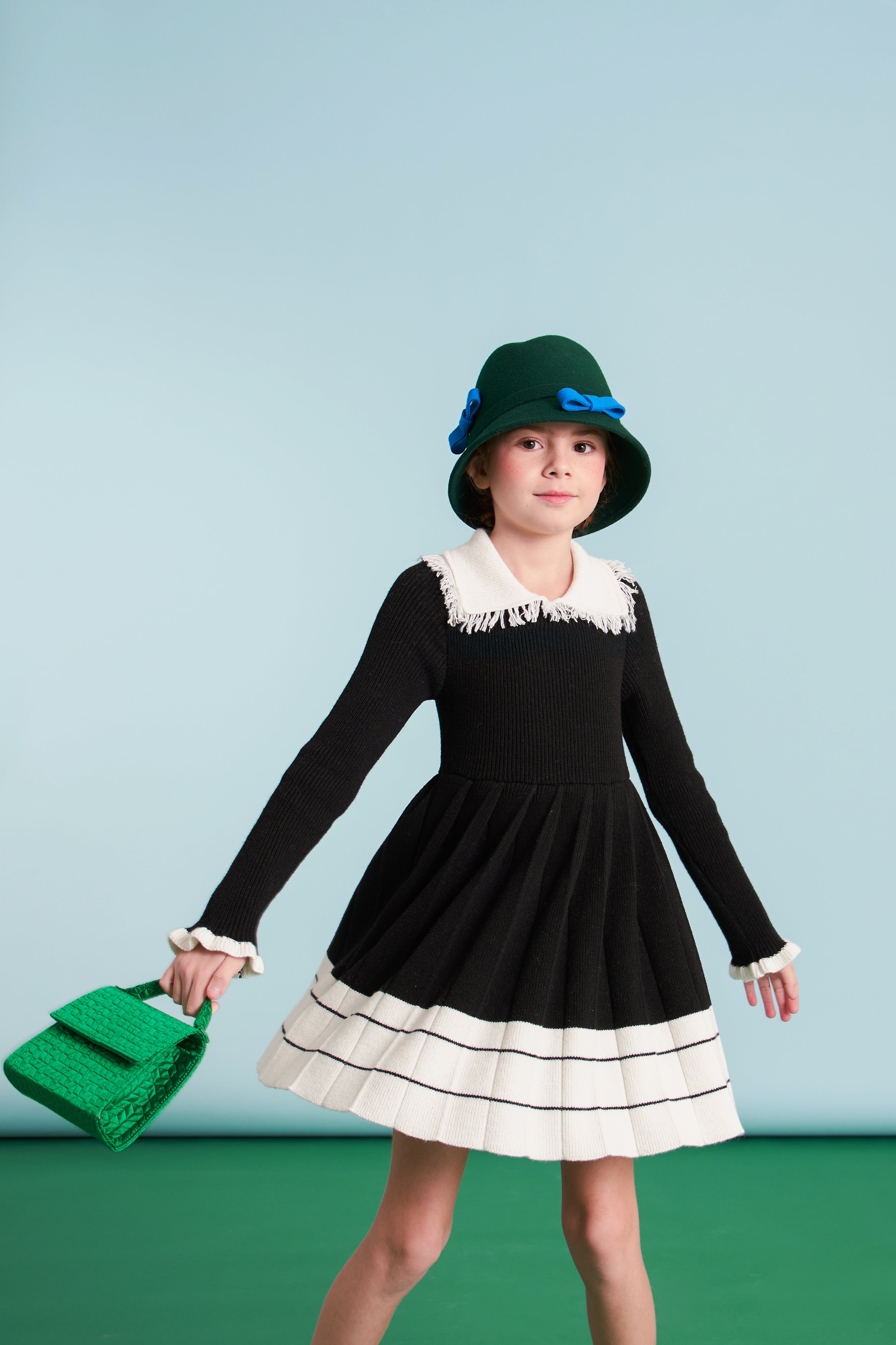 Mimisol Pleated edge collar black dress
