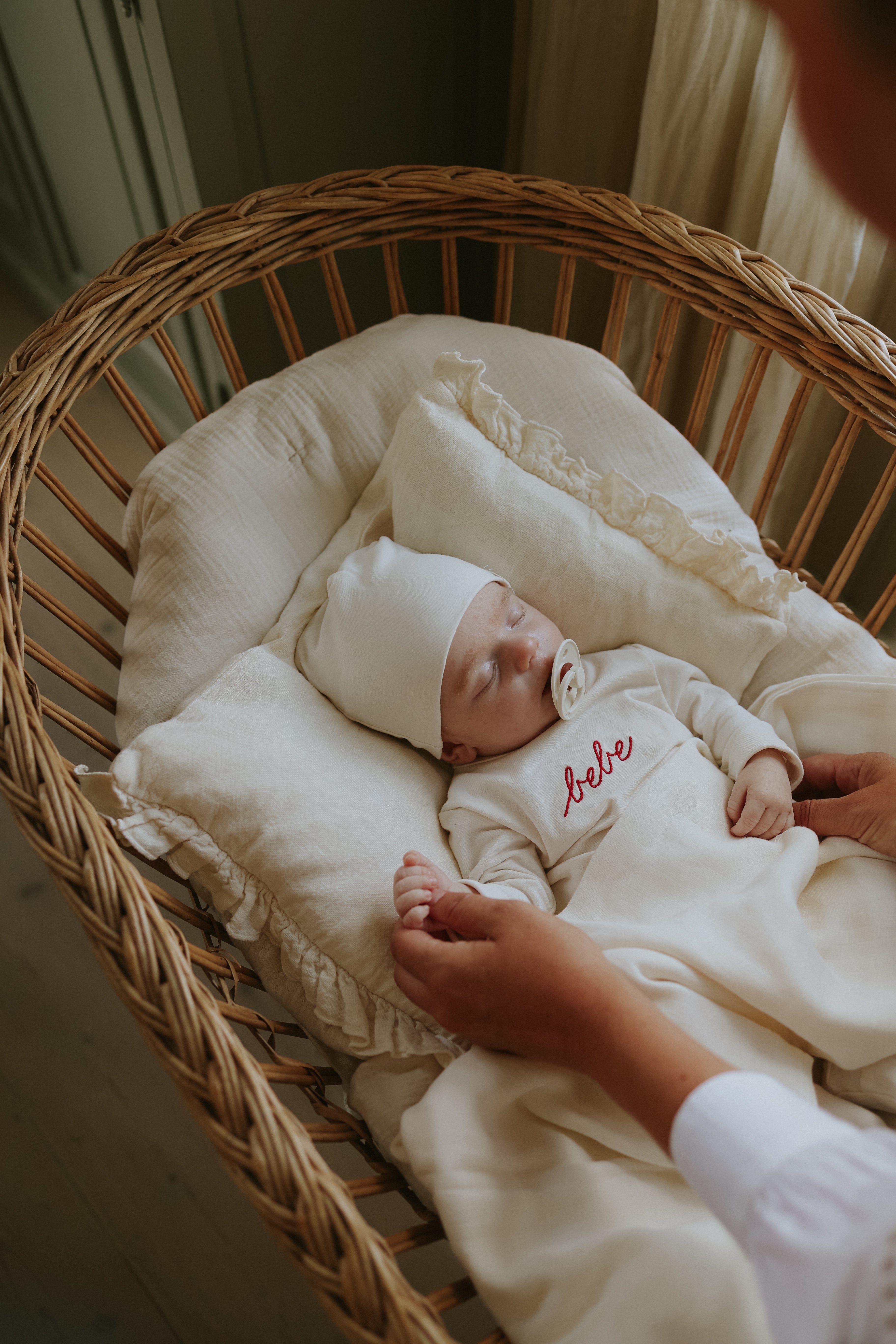 Mema Knits Embroidered rosewood bebe footie + beanie