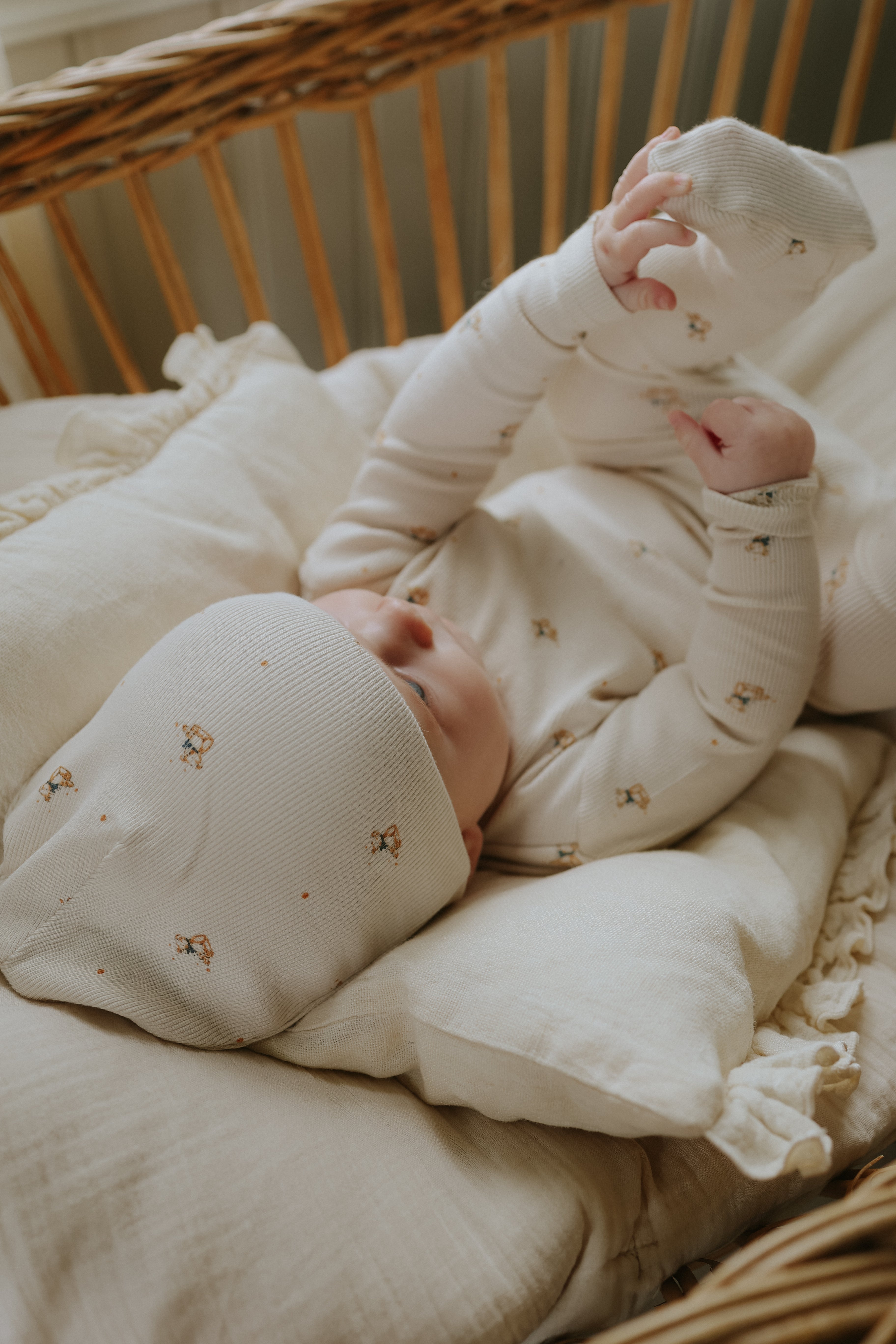 Mema Knits Teddy bear print footie + beanie