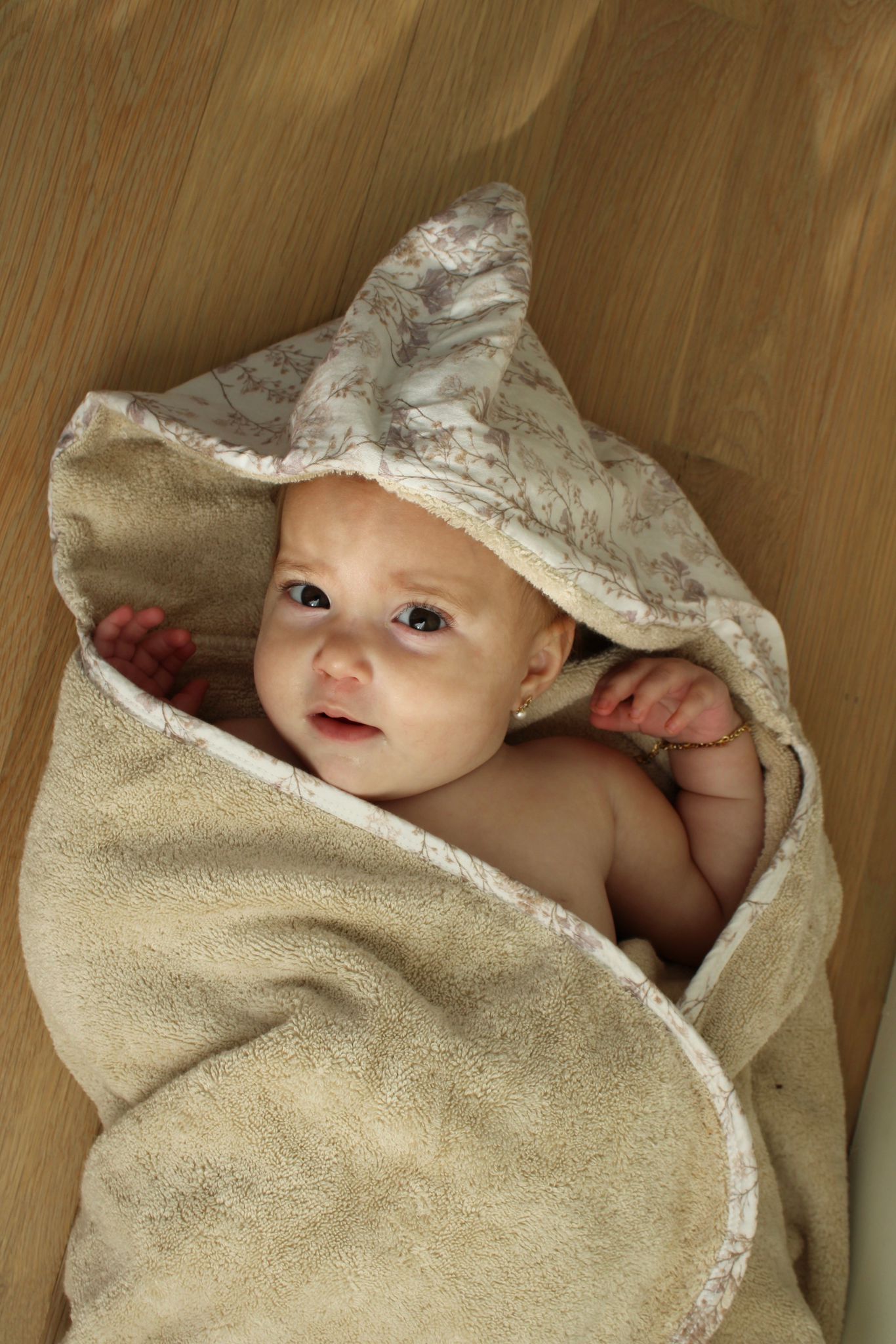 Little Threads neutral branches hooded bath towel