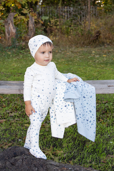 Scattered print white/blue footie + beanie by Bee & Dee