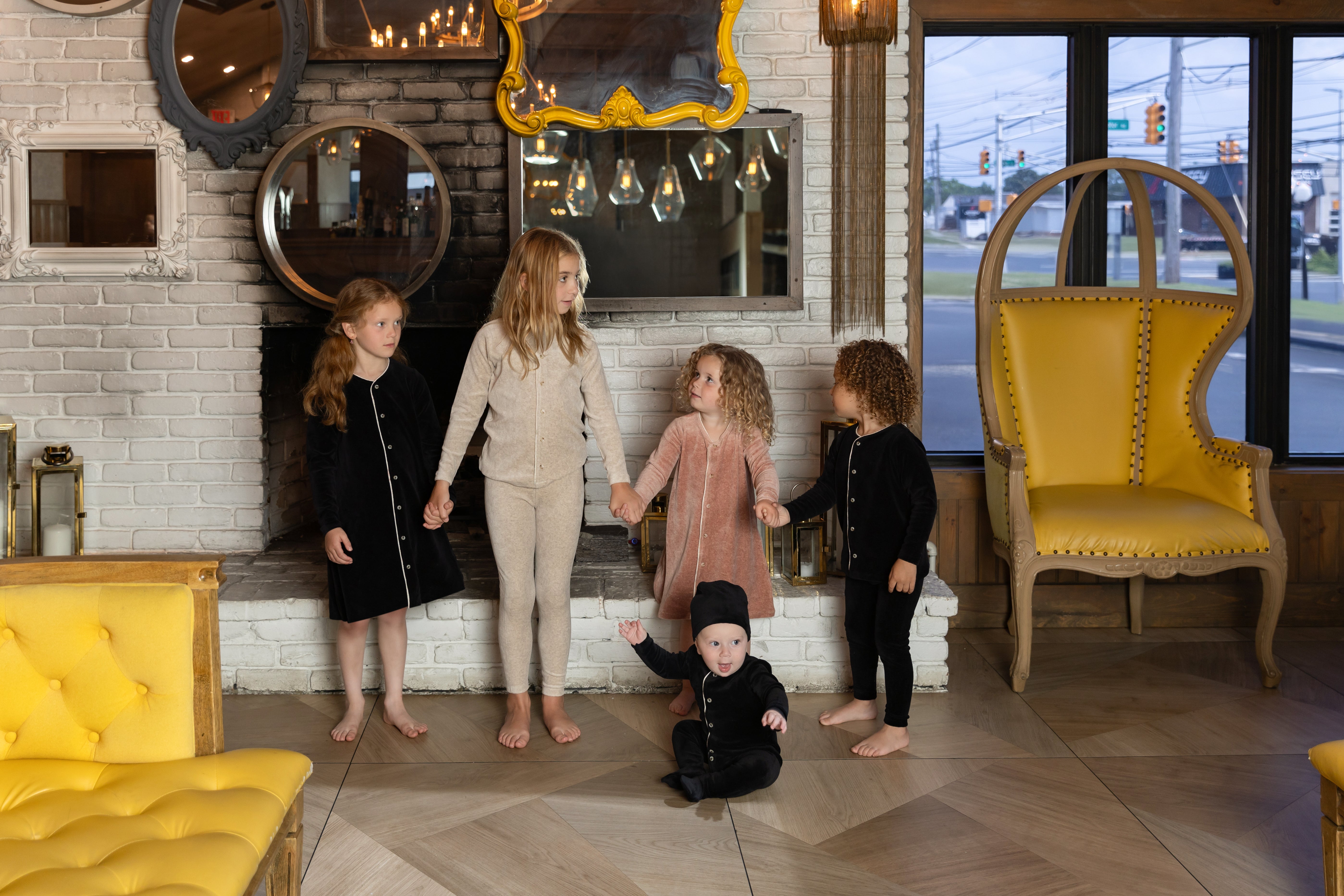 Bee & Dee Velour black loungewear