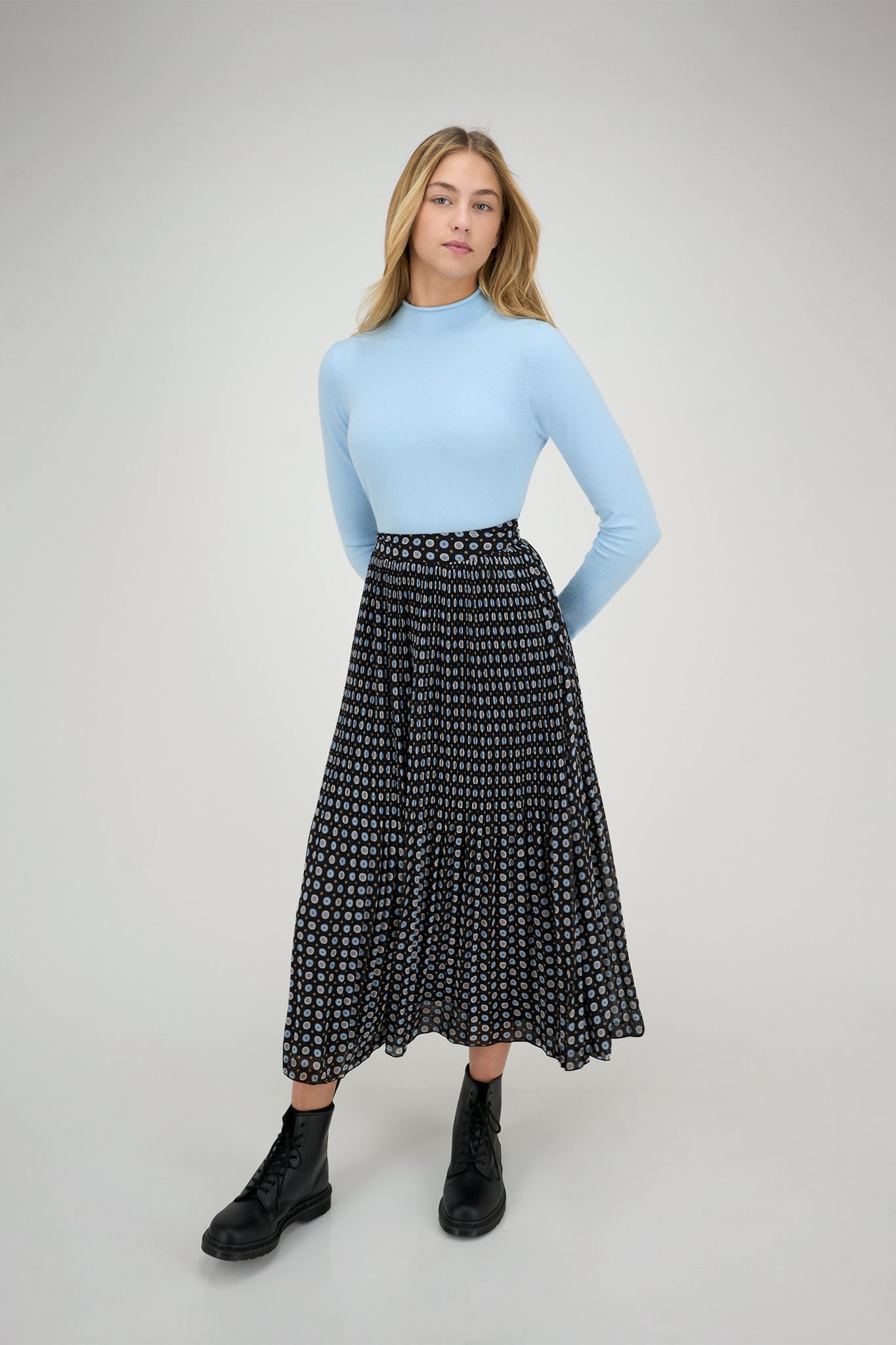 Zaikamoya Abby light blue sweater